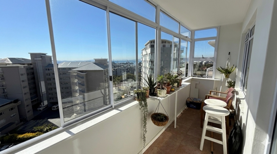 To Let 2 Bedroom Property for Rent in Green Point Western Cape